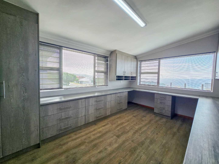 5 Bedroom Property for Sale in Jongensfontein Western Cape